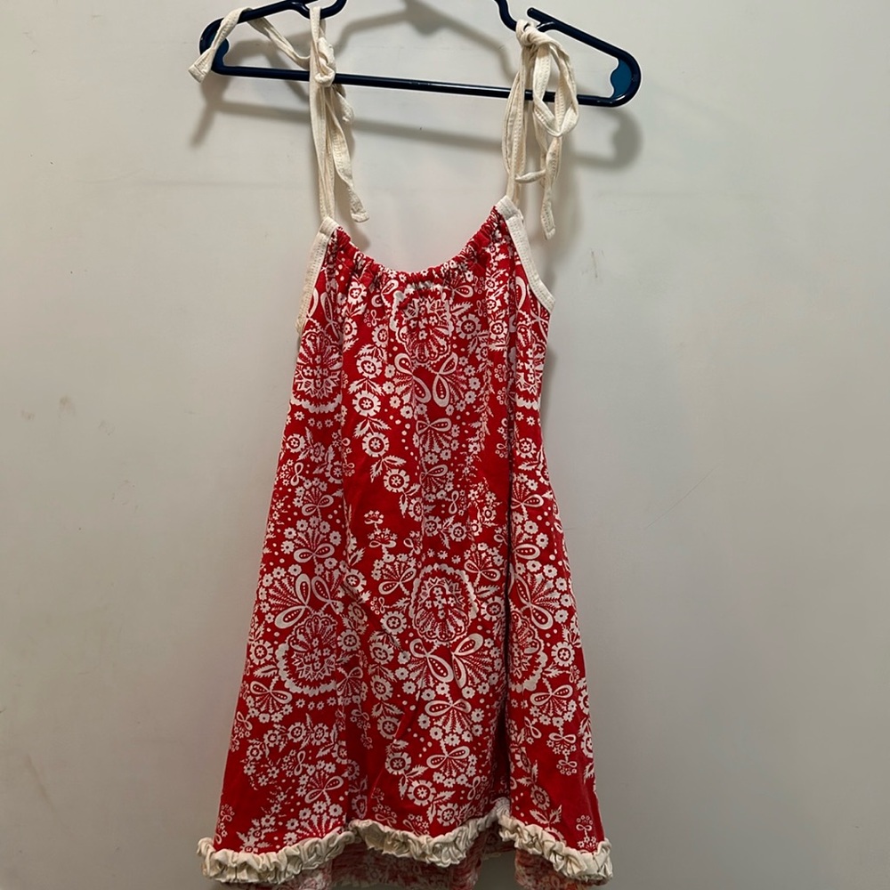 Paper wings organic size 2 red & white dress ties above shoulders & behind back
